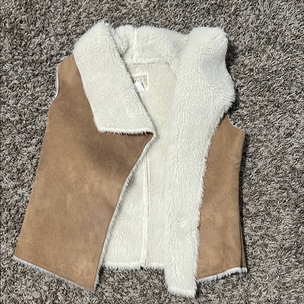 Canyon River Blues Tan and Cream Shearling Vest